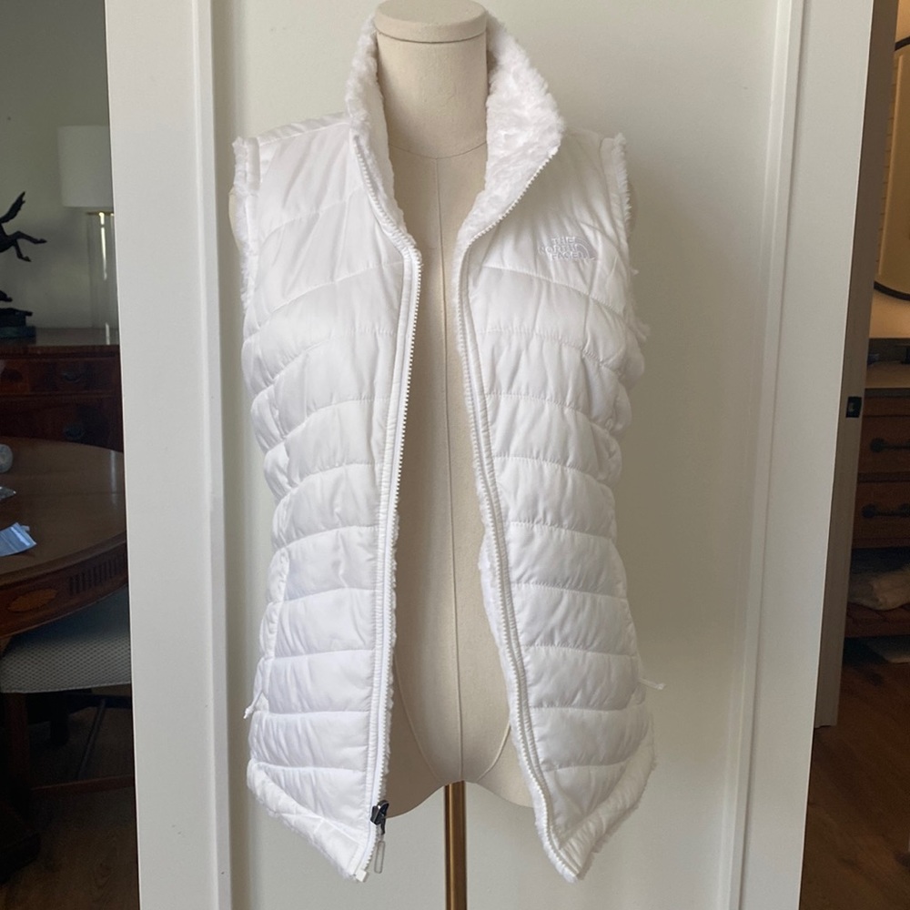 Reversible White fur lined winter vest… interior and exterior pockets
